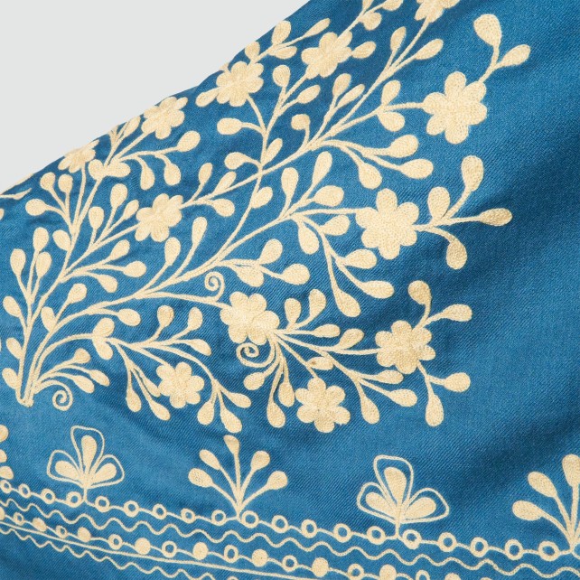 Mantón 50% Poliéster y 50% Rayón - Confecciones Robres 2